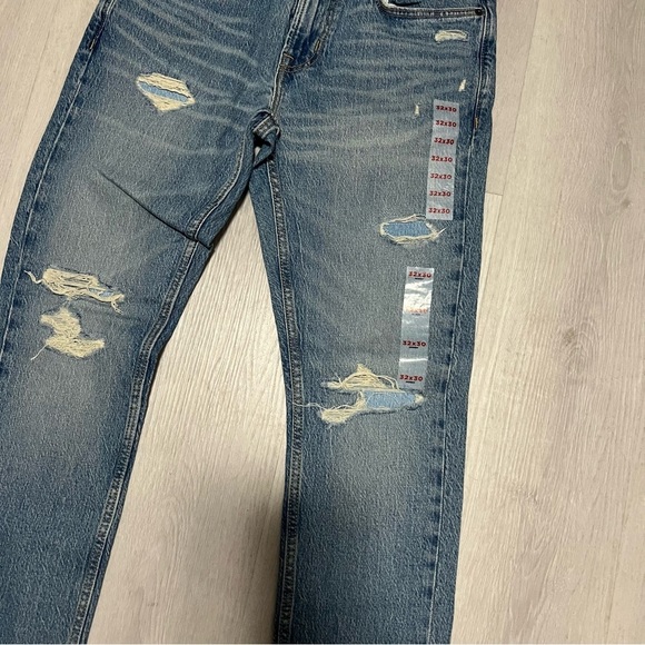 Old Navy Men’ 32x30 Basic Skinny Built In Flex Medium Wash Distressed Jeans NWT - Picture 3 of 14